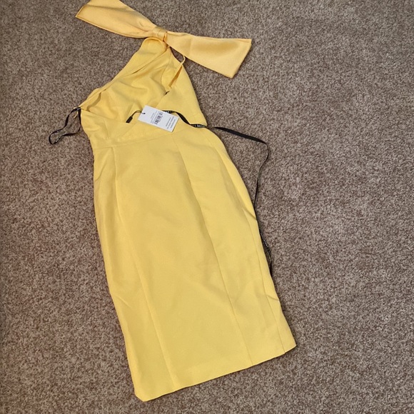 Beautiful bow dress 😍 - Picture 6 of 11